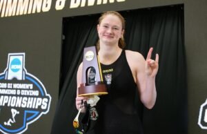 Jefimova dinobatkan sebagai Juara Nasional 100 Gaya Dada di Debut NCAA