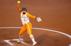 #1 Tennessee Mengambil Game 1 Atas #5 Florida, 2-1