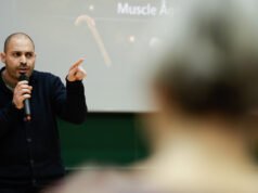 tantangan untuk merangkum tahun kerja dalam tiga menit