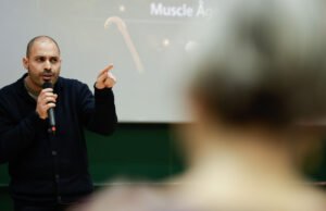 tantangan untuk merangkum tahun kerja dalam tiga menit