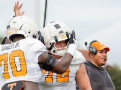 Garis Serangan Berpengalaman Kekuatan Saat Jilid Berakhir Minggu Musim Semi 1