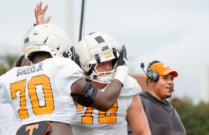 Garis Serangan Berpengalaman Kekuatan Saat Jilid Berakhir Minggu Musim Semi 1