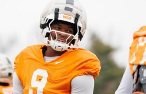 Jackson Melihat Pertumbuhan dan Keserbagunaan dari Grup LEO Setelah Latihan Pertama di Full Pads