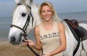 di balik sisi belerangnya, seorang wanita yang “sensitif dan sangat cerdas”.