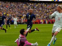 Sepak bola. Menghadapi Seleçao Brasil, sebuah kesuksesan bergengsi bagi tim Prancis