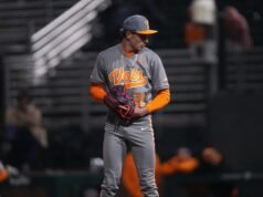 Meskipun Ada Upaya Pitching yang Kuat, #20/21 Vols Drop Series Pembuka di Nashville