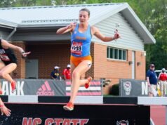 Fawbush Menetapkan Tanda Steeplechase Lady Vol No. 3 Di Relay Raleigh