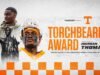 Tragedi Bagi Pembawa Obor: Jourdan Thomas Mendapatkan Penghargaan Siswa Tertinggi di Tennessee