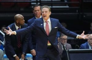 Rick Pitino telah melihat dan melakukan semuanya dalam sekejap. Dia melakukannya lagi untuk St. John’s di March Madness