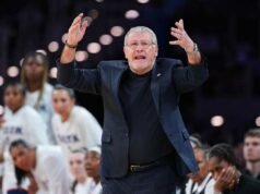 Geno Auriemma membidik NCAA atas format ganda regional putri di March Madness