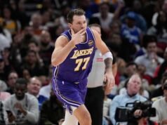 Doncic turun 40, James menambahkan 30 saat Lakers memperpanjang rekor mereka menjadi 7 dengan kemenangan 124-116 atas Rockets