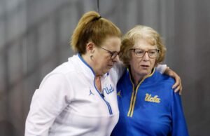 ‘Mother Bruin’ memberikan dukungan saat para wanita UCLA membuka March Madness