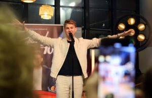 Robin Leon di hadapan para pembaca DNA dan L’Alsace selama sepuluh tahun karirnya