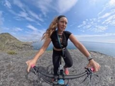 Di Spanyol, seorang pengendara sepeda hampir tewas terjatuh di tepi tebing, kamera merekam semuanya