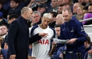 Pilihan utama Tottenham muncul saat proses penggantian sedang berlangsung | Sepak Bola | Olahraga