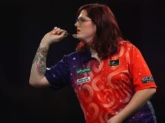 Bintang dart transgender terbuka tentang larangan mengikuti turnamen | Lainnya | Olahraga