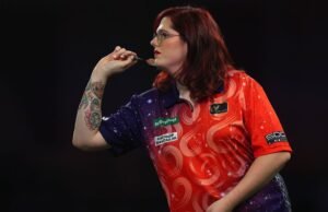 Bintang dart transgender terbuka tentang larangan mengikuti turnamen | Lainnya | Olahraga