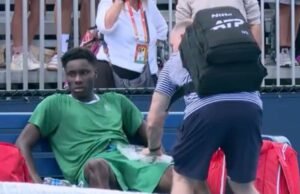 Bintang Miami Open, 17, menelepon fisio setelah mendapatkan kemenangan pertama saat kursi roda dibawa ke lapangan | Tenis | Olahraga