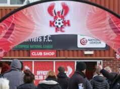 Pertandingan non-liga ditinggalkan karena dua pemain meninggalkan stadion dengan ambulans | Sepak Bola | Olahraga