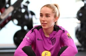 Pacar singa betina dan pesepakbola menghadapi patah hati setelah kehilangan bayi | Sepak Bola | Olahraga