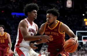 Bradley mencetak 17 ace No. 2 Arizona langsung meraih gelar 12 Besar dengan kemenangan 73-57 atas No. 6 Iowa St