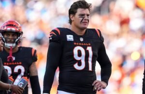 Perburuan bintang Trey Hendrickson menuju ke Baltimore dengan kontrak 4 tahun senilai $112 juta, kata sumber AP