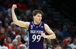 Chase Johnston belum membuat 2 angka sepanjang musim. Layupnya memberi High Point kemenangan March Madness