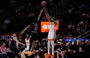 Durant melewati Jordan, lalu Thompson mencetak gol kemenangan dalam kemenangan 123-122 Rockets atas Heat