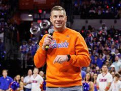 Pemotretan pelatih Florida Jon Sumrall dengan buaya setinggi 7 kaki mencakup beberapa momen menegangkan