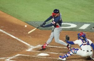 Henderson memulai di posisi ketiga untuk AS atas Bregman, kemudian menjadi homers di WBC