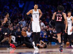 Wembanyama terpesona oleh perjalanan baru-baru ini untuk melihat cahaya utara. Spurs juga bersinar terang di jalur panas