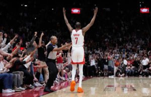 Kevin Durant melewati Michael Jordan untuk posisi No. 5 dalam daftar pencetak gol NBA dalam kemenangan Rockets