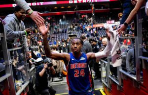 Daniss Jenkins menambah 30 poin tertinggi dalam kariernya saat Pistons mengakhiri 9 kemenangan beruntun Lakers, 113-110