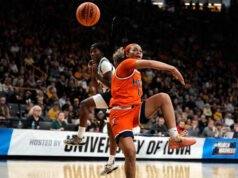 Virginia menjadi tim First Four pertama yang mencapai Sweet Sixteen setelah kemenangan double-OT 83-75 atas Iowa