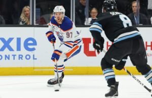 McDavid mencetak dua gol untuk memberinya 401 gol dalam karirnya dan 1.200 poin saat Oilers mengungguli Mammoth 5-2