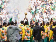 Senegal memamerkan trofi Piala Afrika di Paris saat mengajukan banding atas keputusan CAF untuk mencabut gelar