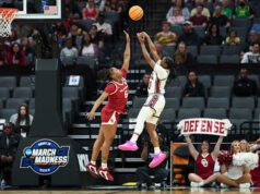 Ta’Niya Latson dan Raven Johnson membawa Carolina Selatan melewati Oklahoma untuk mencapai Elite Eight putri