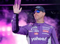 Denny Hamlin lolos pertama di Martinsville, naik ke posisi 10 di pole NASCAR