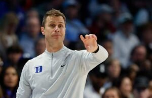 Unggulan nomor 1 secara keseluruhan, Duke, memasuki Turnamen NCAA karena termotivasi oleh kekalahan di Final Four tahun lalu