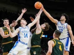 Unggulan nomor 1 secara keseluruhan Duke bertahan dari unggulan ke-16 Siena, meraih kemenangan 71-65 di putaran pertama March Madness
