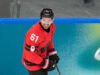 Mark Stone dari Golden Knights meninggalkan pertandingan di Penguins karena cedera yang dirahasiakan