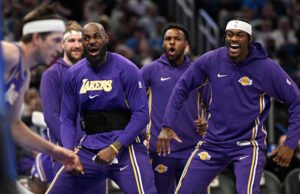 LeBron memberikan umpan kepada Bronny untuk menghasilkan lemparan tiga angka dan assist ayah-anak pertama di NBA, kata League