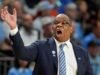 North Carolina berbagi cara dengan pelatih bola basket putra Hubert Davis setelah 5 musim