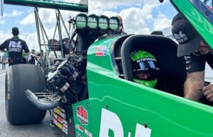 Baik atau buruk, Tony Stewart bersumpah untuk mempertahankan keunggulan kompetitifnya saat berpacu melawan istrinya