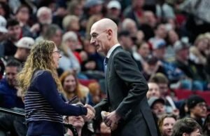 Silver menegaskan NBA akan ‘memperbaiki’ masalah tanking sebelum musim depan, mengatakan dia menyukai aturan 65 pertandingan