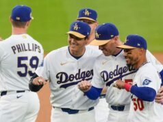 Dodgers menerima perhiasan Seri Dunia yang berkilauan untuk menandai gelar berturut-turut