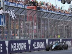 George Russell memenangkan Formula 1 GP Australia saat Mercedes unggul 1-2