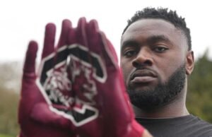 Pemain rugby Irlandia yang tidak memiliki pengalaman sepak bola berkomitmen ke Carolina Selatan