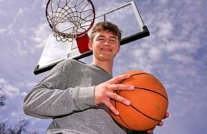 Braket NCAA putri kelas delapan yang sempurna bertahan hingga Sweet 16 sebelum akhirnya melewatkan satu pertandingan