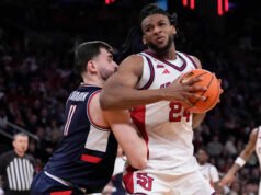 Ejiofor memimpin No. 13 St. John’s ke rute 72-52 dari No. 6 UConn untuk gelar turnamen Big East ke-2 berturut-turut